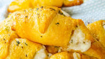 Cheesy Garlic Crescent Rolls Cheesy Garlic Crescent Rolls
