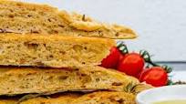 Italienisches Focaccia mit getrockneten Tomaten & Rosmarin Italienisches Focaccia mit getrockneten Tomaten & Rosmarin
