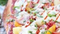 Hawaiian Pizza with Sriracha Pizza Sauce Hawaiian Pizza with Sriracha Pizza Sauce