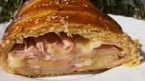 Delicioso pan de jamón y queso Delicioso pan de jamón y queso
