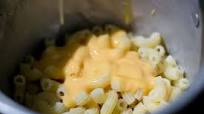 Make Macaroni and Cheese Using Cheez Whiz Make Macaroni and Cheese Using Cheez Whiz