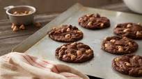 REESE'S Chewy Chocolate Cookies with Peanut Butter Chips | Recipes REESE'S Chewy Chocolate Cookies with Peanut Butter Chips | Recipes