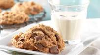 Milk Chocolate Chunk Peanut Butter-Oatmeal Cookies Milk Chocolate Chunk Peanut Butter-Oatmeal Cookies