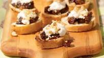 Goat Cheese & Fig Topped Bruschetta Toast Goat Cheese & Fig Topped Bruschetta Toast