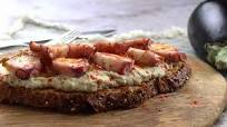 Pan Tostado Saborizado de Pulpo y Baba Ganoush Pan Tostado Saborizado de Pulpo y Baba Ganoush