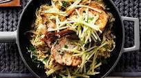 Pork with cabbage, apple and mustard Pork with cabbage, apple and mustard