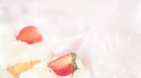 Strawberry Filled Cupcakes Strawberry Filled Cupcakes