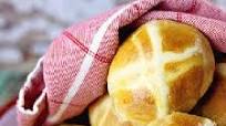 Hot Cross Buns with Orange and White Chocolate Hot Cross Buns with Orange and White Chocolate