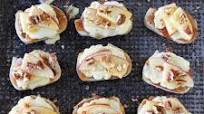 Brie, Apple, and Honey Crostini Brie, Apple, and Honey Crostini