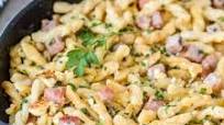 Fried Pasta with Egg & Ham (German Schinkennudeln) Fried Pasta with Egg & Ham (German Schinkennudeln)