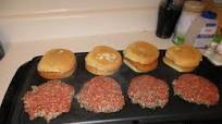 CLASSIC HAMBURGER OR CHEESEBURGER (SALLYE) CLASSIC HAMBURGER OR CHEESEBURGER (SALLYE)