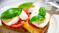 Bruschetta caprese Bruschetta caprese
