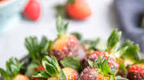 Pink Champagne Chocolate Covered Strawberries Pink Champagne Chocolate Covered Strawberries