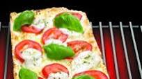 Thin Crust Margherita Flatbread Pizza Thin Crust Margherita Flatbread Pizza