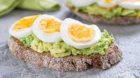 Pan tostado con aguacate y huevo Pan tostado con aguacate y huevo