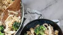 Cheesy Chicken and Broccoli Pasta Cheesy Chicken and Broccoli Pasta
