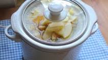 Overnight Crockpot Oatmeal with Fruit and Vanilla Overnight Crockpot Oatmeal with Fruit and Vanilla