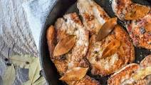 Bay Pork Chops with Peppercorns in White Wine Sauce Bay Pork Chops with Peppercorns in White Wine Sauce