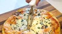 Cast-Iron Skillet Pizza Margherita Cast-Iron Skillet Pizza Margherita