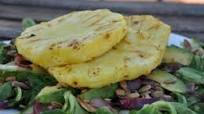 Ensalada de piña a la parrilla Ensalada de piña a la parrilla