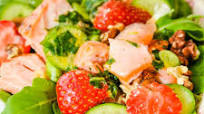 Strawberry and salmon salad with spinach and walnuts Strawberry and salmon salad with spinach and walnuts