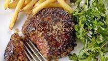 Steak haché and pokey salad Steak haché and pokey salad