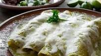 Enchiladas verdes tradicionales. Receta fácil de la cocina mexicana para el desayuno Enchiladas verdes tradicionales. Receta fácil de la cocina mexicana para el desayuno