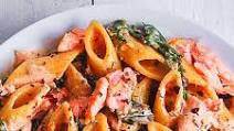 Salmon Pasta with Sun-Dried Tomato Cream Sauce and Spinach Salmon Pasta with Sun-Dried Tomato Cream Sauce and Spinach