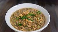 Ginisang Munggo (Sauteed Mung Beans with Spinach) Ginisang Munggo (Sauteed Mung Beans with Spinach)