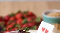 Chocolate Covered Strawberries: Berry Blizzard Recipe by Tasty Chocolate Covered Strawberries: Berry Blizzard Recipe by Tasty