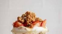 Yogurt Parfait with Granola Yogurt Parfait with Granola