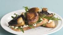 Mushroom, rocket and goat's cheese bruschetta Mushroom, rocket and goat's cheese bruschetta