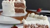 Vegan Strawberry Cake (made with freeze dried strawberries!) Vegan Strawberry Cake (made with freeze dried strawberries!)