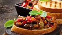 ¿Cuál es la diferencia entre bruschetta y crostini? ¿Cuál es la diferencia entre bruschetta y crostini?