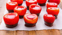 Chocolate-Covered Strawberry Jell-O Shots Chocolate-Covered Strawberry Jell-O Shots