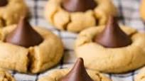 Peanut Butter Kiss Cookies (Hershey Kiss Cookies) Peanut Butter Kiss Cookies (Hershey Kiss Cookies)