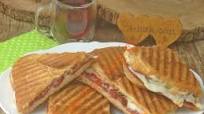 Sucuklu Tost Tarifi, Nasıl Yapılır? Sucuklu Tost Tarifi, Nasıl Yapılır?