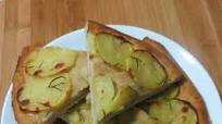 Focaccia con patate e rosmarino Focaccia con patate e rosmarino