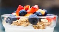 Easy Greek Yogurt and Granola Parfait Easy Greek Yogurt and Granola Parfait