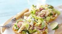 Tostadas de pollo con feta y ensalada Tostadas de pollo con feta y ensalada