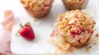 Strawberry Rhubarb Buttermilk Muffins with Brown Sugar Streusel Strawberry Rhubarb Buttermilk Muffins with Brown Sugar Streusel