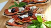 Bruschettas aux aubergines grillées, tomates, chorizo et mozzarella Bruschettas aux aubergines grillées, tomates, chorizo et mozzarella