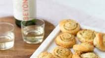 Recipe: Flaky Garlic Bread Pinwheels Recipe: Flaky Garlic Bread Pinwheels
