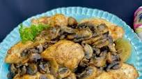 Baked Chicken Thighs with Mushrooms and Onions Baked Chicken Thighs with Mushrooms and Onions
