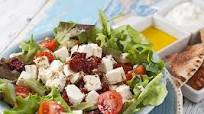 Ensalada de Tybo con aderezo de miel y semillas de sésamo Ensalada de Tybo con aderezo de miel y semillas de sésamo