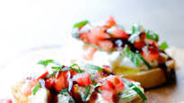 Burrata Caprese Crostini Burrata Caprese Crostini