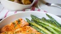 Potato Salmon and Asparagus One Pan Dinner {Clean, Easy & Delicious} Potato Salmon and Asparagus One Pan Dinner {Clean, Easy & Delicious}