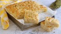 Focaccia: la ricetta del lievitato alto e sofficissimo Focaccia: la ricetta del lievitato alto e sofficissimo