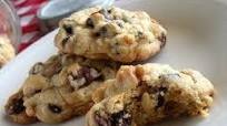 Dark Chocolate Chunk Macadamia Nut Cookies Dark Chocolate Chunk Macadamia Nut Cookies