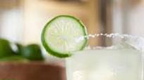 How to Make a Classic Margarita on the Rocks How to Make a Classic Margarita on the Rocks